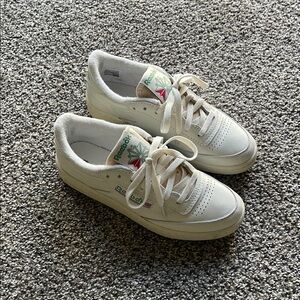Reebok White Sneakers Classic Minimalist Design